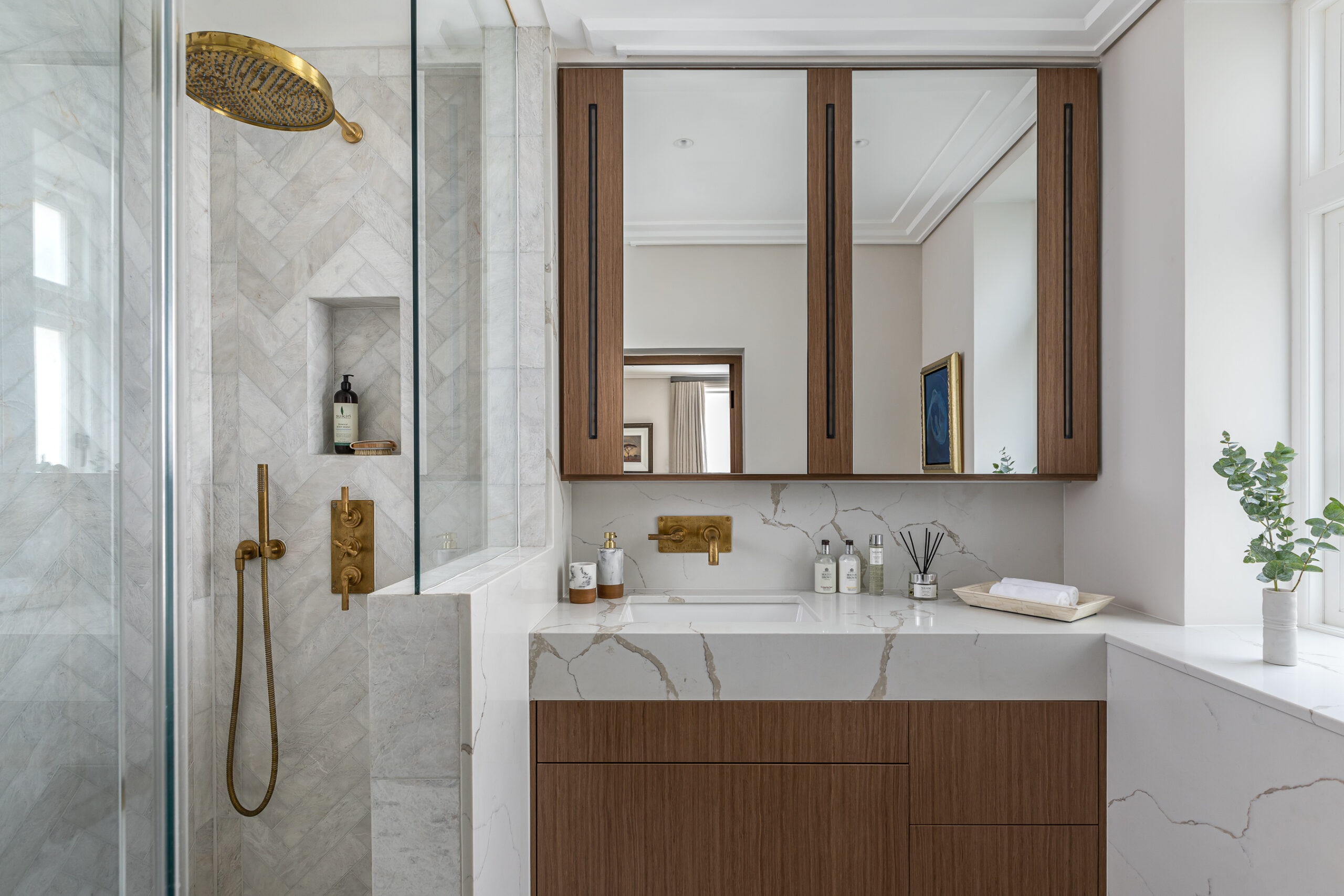 Chic marble bathroom interior design renovation