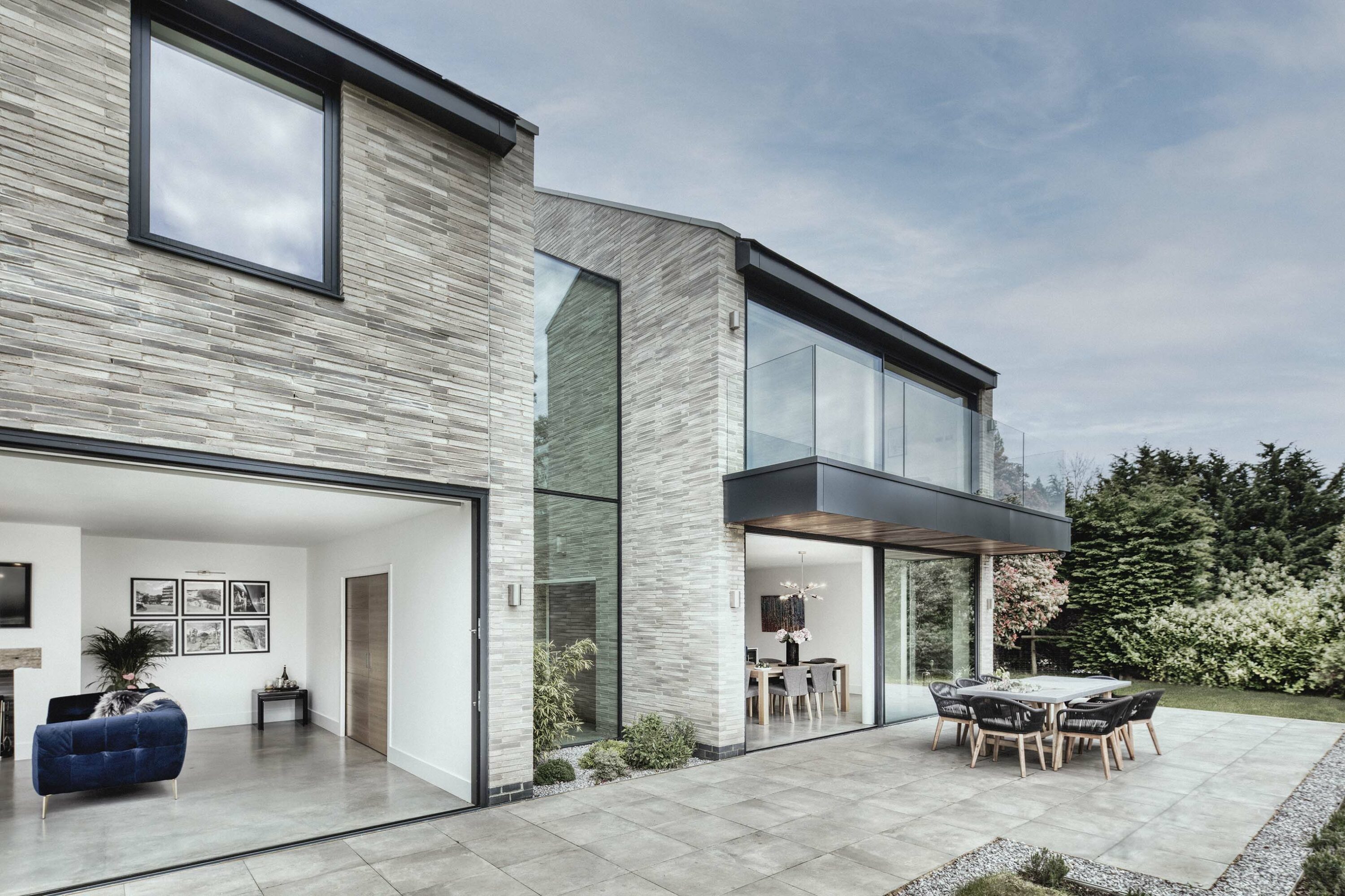Fully glazed modern new build home in oxfordshire overlooking countryside