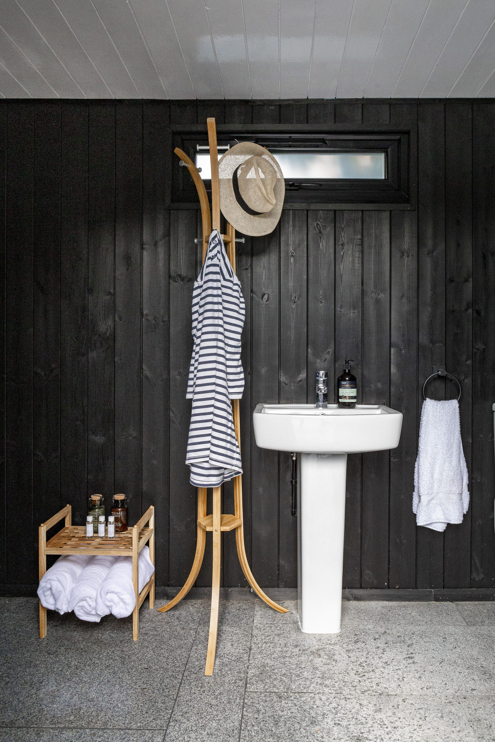 Spa style changing rooms hot tub luxury garden