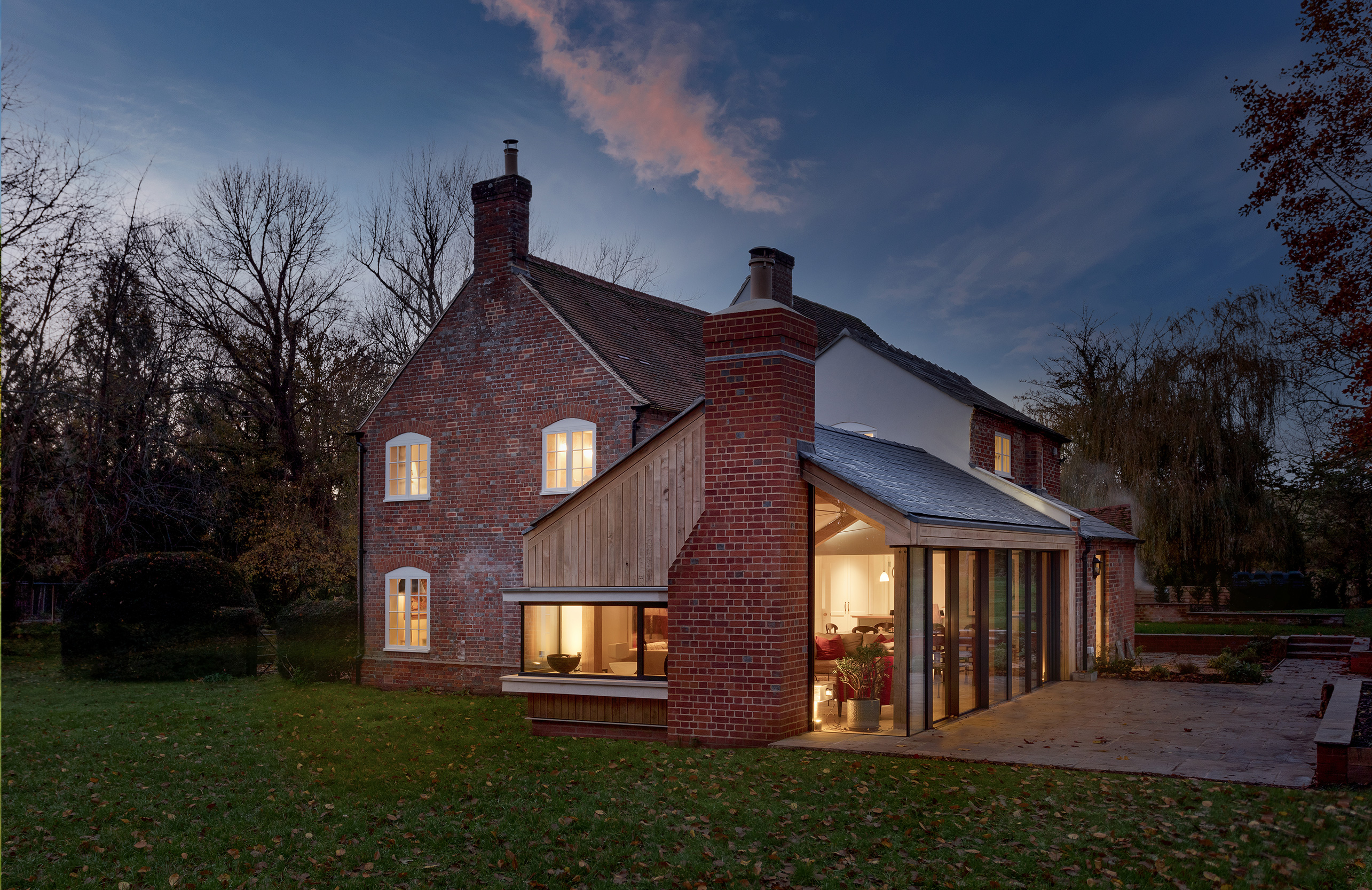 Sensitive glazed extension with glass link to the listed mill house