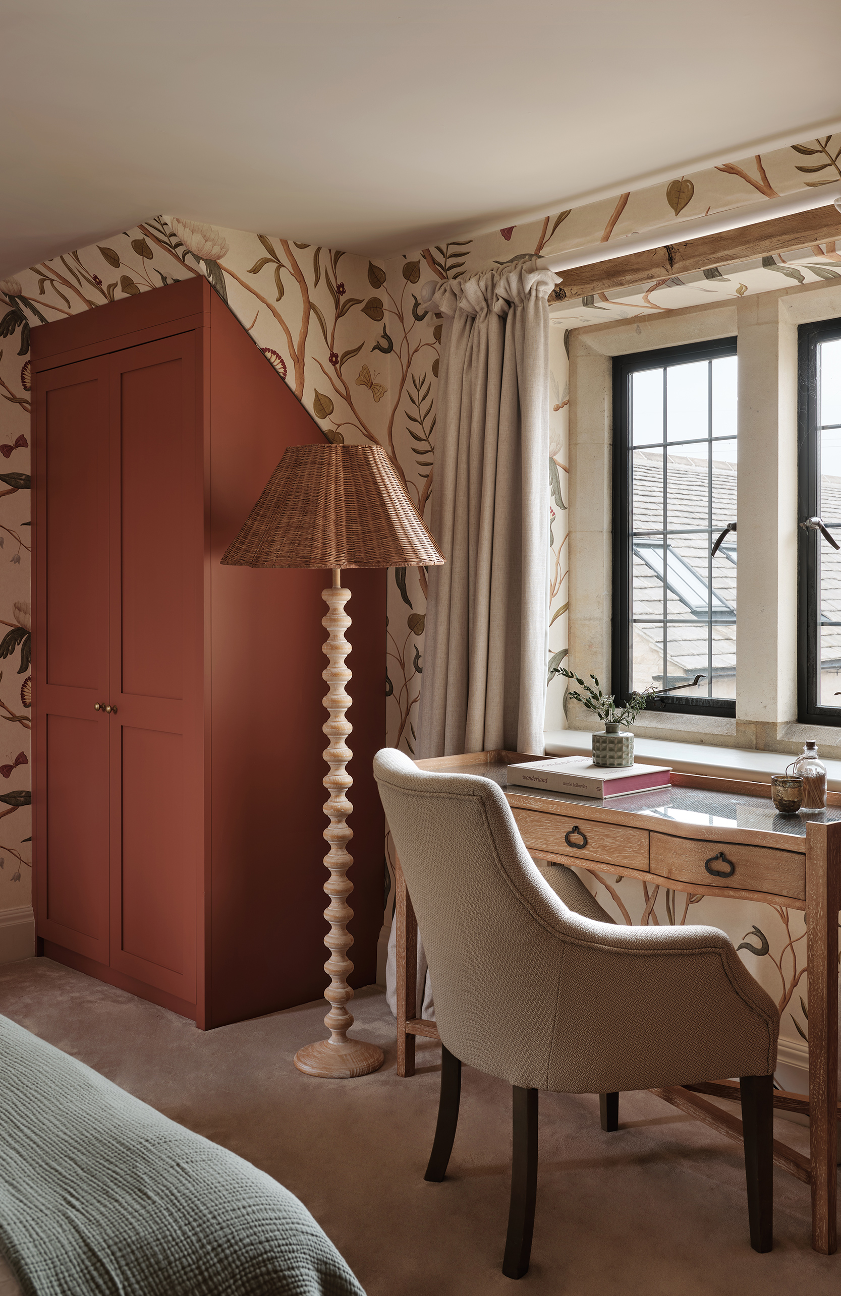 Dressing table in guest bedroom at Rosewood Manor