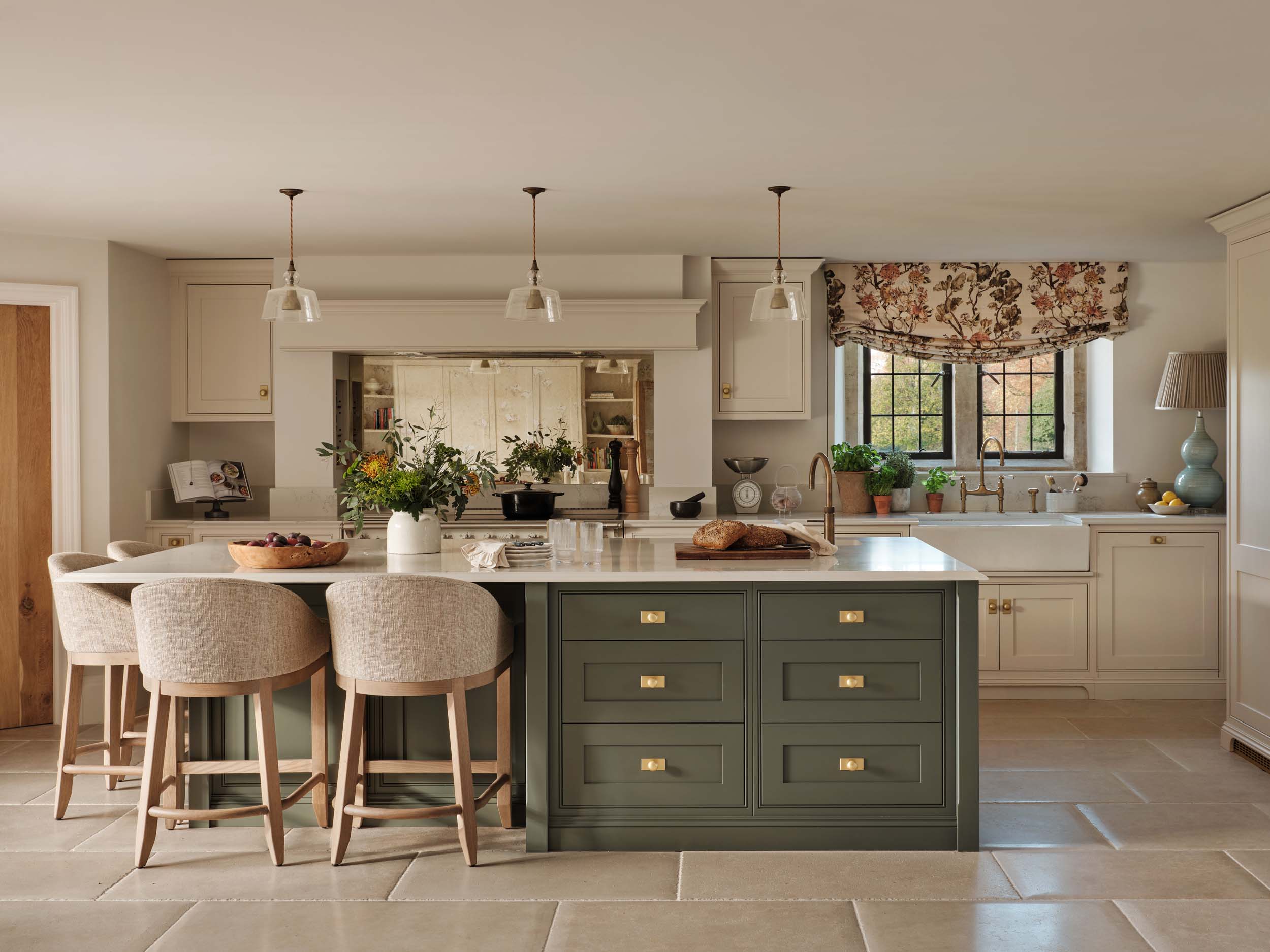Classic Cotswolds kitchen interior design by HollandGreen